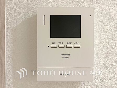 誰が来てもわかる様にモニター付きインターホンを設置。快適と安らぎを合わせた優しい設計。