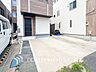 設備：【駐車場】　敷地内駐車場。