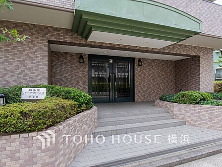帰宅されるご家族や訪れる方を優しく迎え、安らぎに満ちた生活空間を予感させてくれます。
