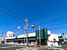 周辺：Fuji伊勢町店　190m　食卓を飾る新鮮な食料品が毎日揃います。家族の笑顔を思い浮かべながらお買い物も楽しいです。 