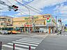 周辺：ヨークマート立場店　1200m　駅前のお安いスーパーは、お出かけ帰りついでにお買い物ができるので便利ですね。 