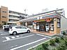 周辺：セブン-イレブン 横浜鴨居1丁目店　500m　24時間営業。近くにあるとちょっとした買い物にも便利ですね。 