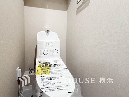 清潔感溢れるトイレ。落ち着いた空間で安らぎのひとときをお過ごしいただけます。