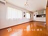 リビング/ダイニング：一日の中で多くの時間を過ごすことになる住まいだからこそ、いつも穏やかな空間であるように心掛けています。