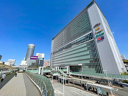 新横浜駅　960m　JR横浜線、東海道新幹線、市営地下鉄ブルーラインがご利用できます。 