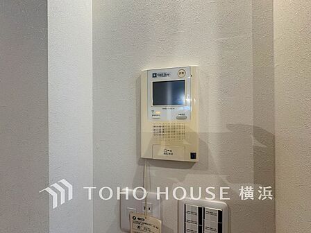 誰が来てもわかる様にモニター付きインターホンを設置。快適と安らぎを合わせた優しい設計。 
