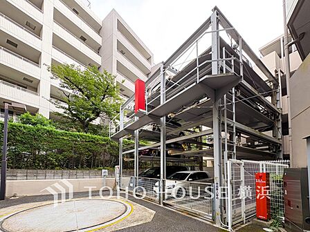敷地内駐車場（空き状況はお問い合わせください）。