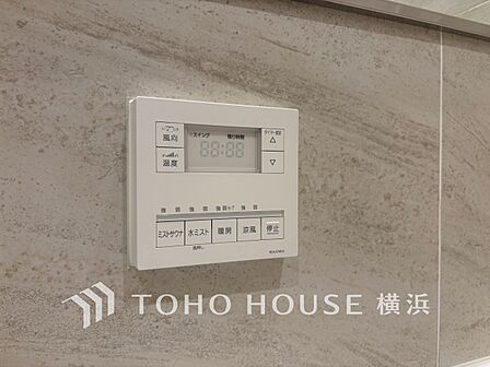 【オートバス】 お風呂場と台所に操作リモコンがありお料理の最中でもボタン一つで簡単に沸かせて便利ですね。