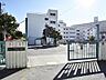 周辺：横浜市立下野庭小学校　400m　徒歩5分。小学校が近いのは子育てファミリーにもおすすめのポイント。 