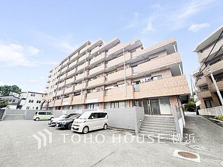 生活利便に優れた住環境に立地し、ゆとりある生活が送れます。