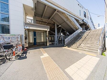 六浦駅 （京急逗子線）　320m　駅の周辺にはお買い物施設が多数あり、大変便利です。鎌倉や逗子にも近く、観光もしやすい。   