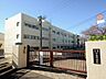周辺：横浜市立下永谷小学校　600m　徒歩8分。小学校が近いのは子育てファミリーにもおすすめのポイントです。 