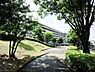 周辺：蒔田三度台公園　450m　見晴らしの良い高台に佇む公園。長いすべり台やブランコに乗りながら、みなとみらいを遠望できます。 