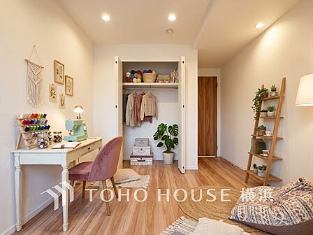 穏やかな寛ぎを届けるお部屋。※生成AIによるイメージです。家具・小物は販売価格に含まれません。