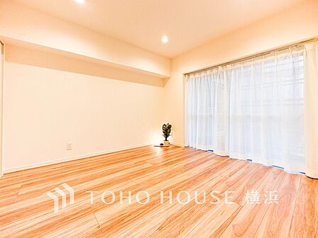 太陽の恵みを感じるぬくもりあふれる空間。こだわりの室内には至福のシーンが繰り広げられます。