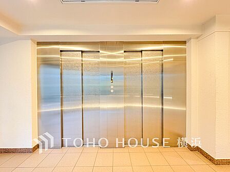 大きな荷物やお買い物帰りの重い荷物にも安心のエレベーター。