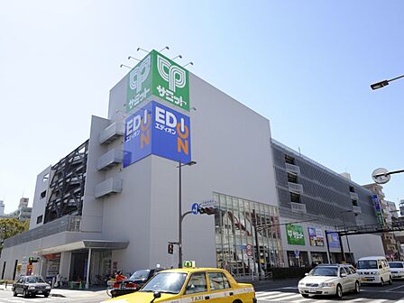 BUONO TOWN AKEBONO 400m サミットストア、ハックドラッグ、エディオン、Seriaなどが入る複合商業施設。駐車場180台完備。