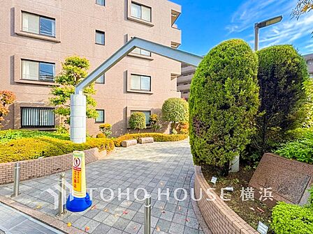 デザイン性の高いエントランスは、住む方のプライドを満たすクオリティ。