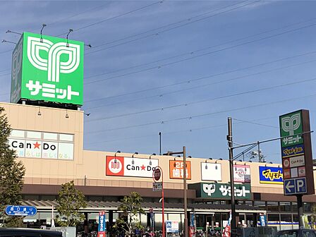 サミットストア尻手駅前店 400m 駅前にあり、夜遅くまで営業しているので、遅くに帰ったときにも気軽に立ち寄れる頼もしいスーパー。