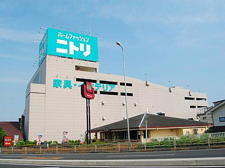 ニトリ横浜鶴見店 750m 「お、ねだん以上」の豊かな暮らしをお手伝いしてくれます。大型家具からインテリア用品まで。