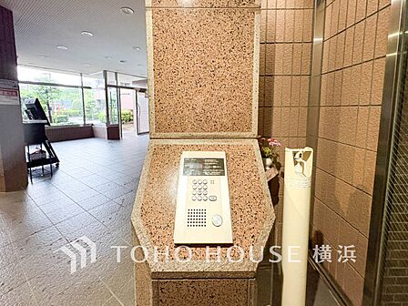 防犯が気になる方におすすめのオートロック付き、お子様がいらっしゃるご家庭にも安心の設備です。