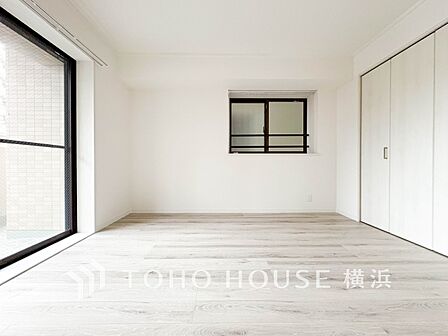 心地よい光と風があふれています。プライベートな自分時間を快適に過ごせるお部屋。