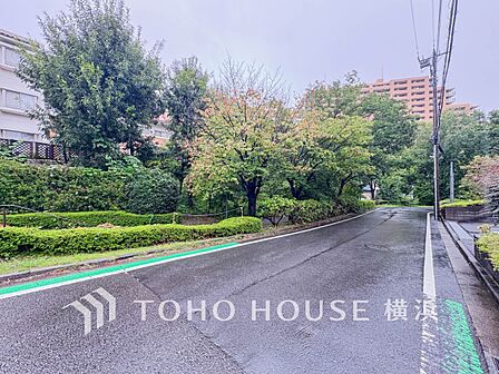 生活利便に優れた住環境に立地し、ゆとりある生活が送れます。