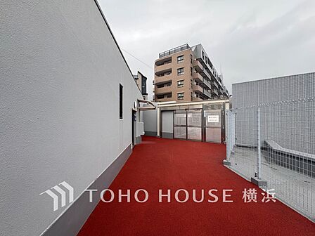 落ち着いた雰囲気の玄関アプローチ。
