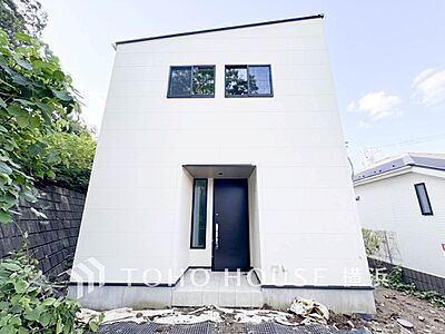 外観:爽やかな青空の下に贅沢なほどに降り注ぐ陽光、豊かな居住性と、クオリティが見事に調和した住空間。 外観:爽やかな青空の下に贅沢なほどに降り注ぐ陽光、豊かな居住性と、クオリティが見事に調和した住空間。