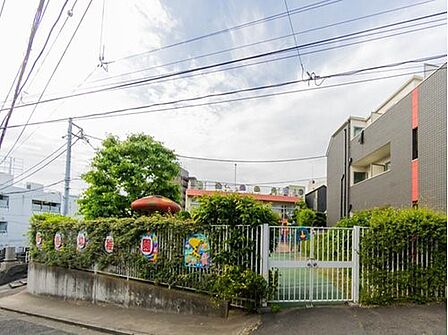 藤棚幼稚園 450m 年長組を対象にコナミスイミングスクールでの水泳教室を月に2回行っています。