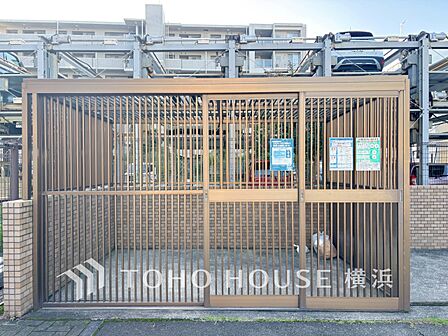 共同ごみ置き場。管理体制の行き届いた共同ごみ置き場はいつもきれいにされています。