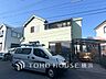 外観：爽やかな青空の下に贅沢なほどに降り注ぐ陽光、豊かな居住性と、クオリティが見事に調和した住空間。