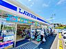 周辺：ローソン港北下田町五丁目店　750m　お弁当や飲み物をはじめ、さまざまな商品を取り扱うコンビエンスストア。 