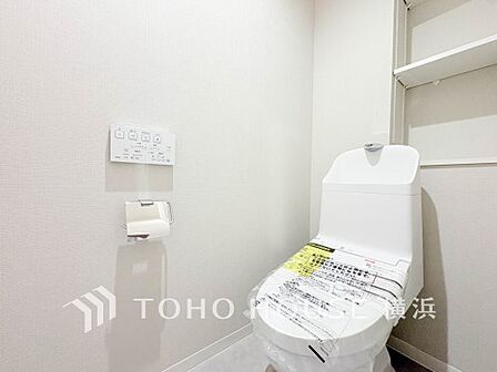 清潔感溢れるトイレ。落ち着いた空間で安らぎのひとときをお過ごしいただけます。