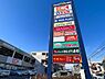 周辺：アクロスプラザ東神奈川　900m　スーパー、本屋、衣料品店、飲食店、雑貨屋、ドラッグストアなど13店舗が入っている複合施設。 