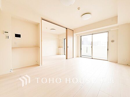 あたたかい日差しがたっぷり降り注ぐLDKは自然と家族の顔があかるい笑顔に。