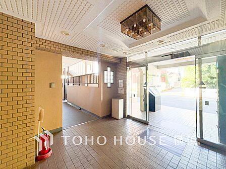 ゆとりあるエントランスロビーはお待ち合わせなどに便利。
