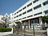 周辺：横浜市立川上小学校　700m　徒歩9分。小学校が近いのは子育てファミリーにもおすすめのポイントです。 