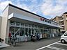 周辺：クリエイトエス・ディー磯子滝頭店　1000m　お薬や日用品はもちろん、冷蔵食品・冷凍食品・酒・たばこなどをお手ごろ価格で取り揃える頼もしいお店。 