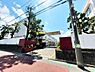 周辺：横浜市立藤の木小学校　350m　徒歩5分。小学校が近いのは子育てファミリーにもおすすめのポイント。 