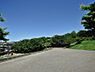 周辺：芹が谷一丁目公園　1000m　晴れた日には富士山まで望める。色とりどりの草花で四季の移ろいも感じられる住民の憩いの場です。 