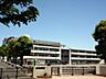 周辺：横浜市立六つ川西小学校　550m　徒歩7分。小学校が近いのは子育てファミリーにもおすすめのポイント。 