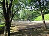 周辺：円行公園　1300m　斜面地形を利用した竹林、梅を楽しめる庭園的要素を取り入れた公園。楽しく遊べる遊具もあります。 