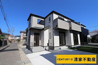 外観:A号棟:学校やスーパー近くで住環境良好(2026年10月撮影) 外観:A号棟:学校やスーパー近くで住環境良好(2026年10月撮影)