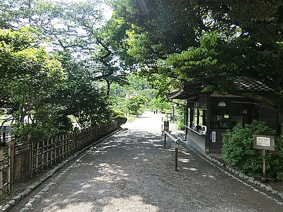 三溪園まで85...