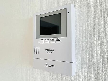 来客者対応のしやすい、TVモニターつきインターフォン付き。