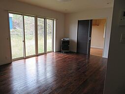 新倉一戸建 4LDKのリビング/ダイニング