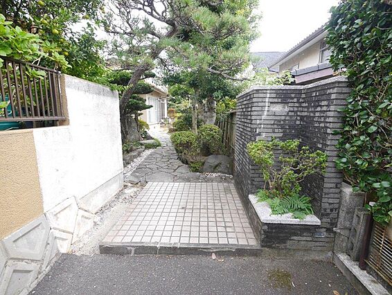 住宅街には公園...