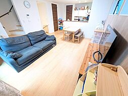 川口市朝日6丁目・ルーフバルコニー付き 4LDKのリビング/ダイニング