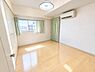 洋室：洋室のお部屋です！※生成AIにより、家具等撤去しております。